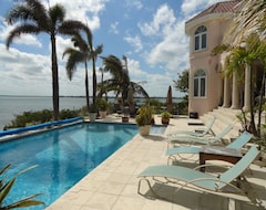 Toàn bộ căn nhà/căn hộ Casa Aqua - 16 Acre Spanish Style Open Water Casual Elegance (Ramrod Key, Hoa Kỳ)