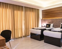 Khách sạn Crown Salamis Hotel (Famagusta, Síp)
