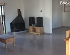 Entire House / Apartment Casa Amplia Y Bien Ubicada (Artigas, Uruguay)