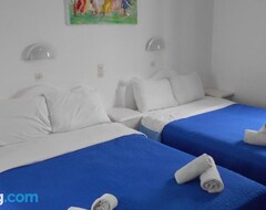 Hotel The Three Anchors Rooms (Perissa, Grækenland)