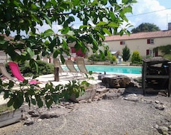 Cijela kuća/apartman A perfect getaway, cosy farmhouse private heated pool, family & pet friendly. (Foussais-Payré, Francuska)