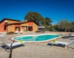Hele huset/lejligheden Villa In Castellammare Del Golfo With 4 Bedrooms Sleeps 8 (Castellammare del Golfo, Italien)