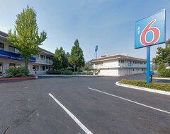 Khách sạn Motel 6 Weed - Mount Shasta (Weed, Hoa Kỳ)