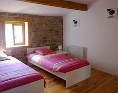 Toàn bộ căn nhà/căn hộ Charm, Modern Comfort And All Services Offered (cleaning, Linen, Games, Tv ...) (Brousse, Pháp)