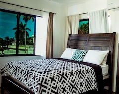 Khách sạn Vibes Cove (Montego Bay, Jamaica)