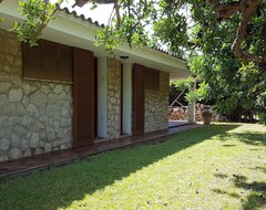 Casa/apartamento entero Villa With Extensive Plot And Garden. Direct Access To Semi Private Beach (Alcanar, España)