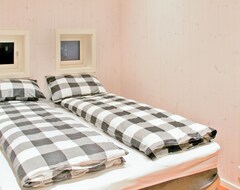 Toàn bộ căn nhà/căn hộ 3 Bedroom Accommodation In Kvisvik (Tingvoll, Na Uy)