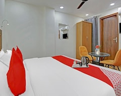 Hotel OYO Flagship Santosh Residency Near Krishna Nagar Metro (Nagar Haveli, India)