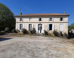 Toàn bộ căn nhà/căn hộ Large Stone House Surrounded By Large Green Areas (Saint-Genis-de-Saintonge, Pháp)