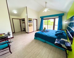 Hotel Fantasy Island Beach Resort And Marina - All Inclusive (Roatan, Honduras)