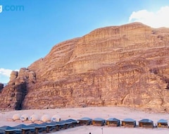 Khách sạn Sunrise Luxury Camp (Wadi Rum, Jordan)