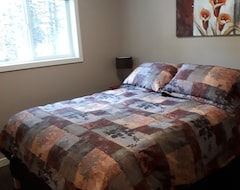 Comfortable, Boutique Motel Style Suites. (Manning Park, Kanada)