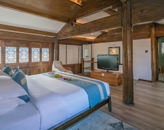 Hotel Artistic-Suite (Lijiang, China)