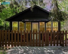 Koko talo/asunto Black Cabin Getaway In Woods I Valpo (Valparaiso, Amerikan Yhdysvallat)