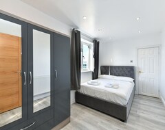 Hele huset/lejligheden Sherwood Street - Picturesque 2 Bedroom Bungalow With 2 En-suite Bathroom (Mansfield, Storbritannien)