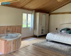 Cijela kuća/apartman Chalet En Bois Dans Eco-gite (Douadic, Francuska)