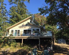 Hele huset/lejligheden Executive-class Cottage On Private Island With Stunning Ocean Views (Saturna Island, Canada)