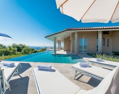 Toàn bộ căn nhà/căn hộ Casa Di Eolo 8+2 Sleeps, Villa With Private Pool At Exclusive Use! (Montelupone, Ý)