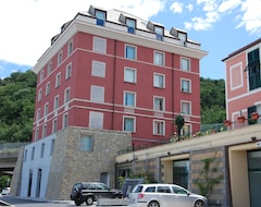 Khách sạn Sea Art  Hotel (Savona, Ý)