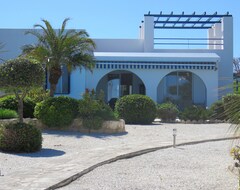 Tüm Ev/Apart Daire Three Bedroom Luxury Beach Villa With Heated Swimming Pool (Peyia, Kıbrıs)