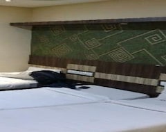 Hotel Room Maangta 130 @ Thane (Bombay, India)