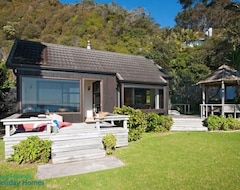 Toàn bộ căn nhà/căn hộ Absolute Beachfront! Great Family Holiday Home. (Russell, New Zealand)