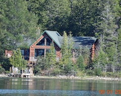 Entire House / Apartment Deluxe Beachfront Log Home On Lake Huron At D.i. Offers Privacy, Views, Wifi (Drummond Island, USA)