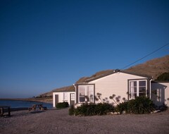 Toàn bộ căn nhà/căn hộ Picturesque Ocean Front Bach (Martinborough, New Zealand)