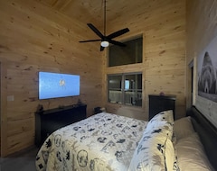 Entire House / Apartment New Construction 2br Cabin Near Red River Gorge, Frenchburg, Montgomery County (Jeffersonville, USA)