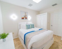 Khách sạn Le Bleu Bed And Breakfast (Providenciales, Quần đảo Turks and Caicos)