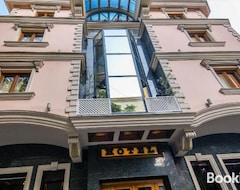 Khách sạn Brilant Antik Center Hotel (Tirana, Albania)