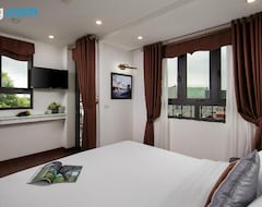 Trangtrang Premium Hotel & Sky Bar (Hanoi, Vietnam)