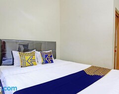 Hotel SPOT ON 92926 Guest House Cemara 1 Syariah (Brebes, Indonezija)