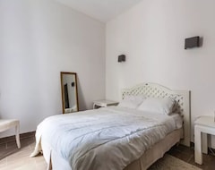 Cijela kuća/apartman À Sartène, à 10 Min De La Plage, Appartement Moderne Avec Vue Magnifique Et Wi-fi (Sartène, Francuska)