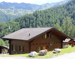 Casa/apartamento entero Charming Swiss Chalet, Terrace, Sauna, Log Fire, Parking, 15% Skipass Discount (Riddes, Suiza)