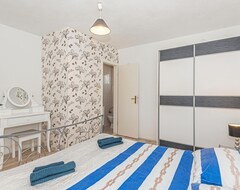 Toàn bộ căn nhà/căn hộ 5 Bedroom Accommodation In Cista Velika (Velika, Croatia)