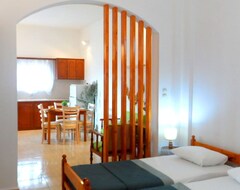 Hotel Apartments & Suites Papafotis (Alinda, Greece)
