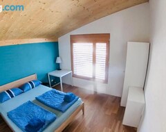 3 Bedroom Condo In Front Of Obersaxen Ski Resort (Obersaxen, Áo)