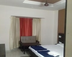 Hotel Iroomz  Pawan (Bellary, India)