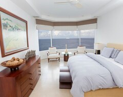 Beautiful Oceanfront 3-Level Penthouse With Hotel Services And Private Terraces (Cozumel, Meksiko)