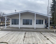 Koko talo/asunto Cozy Cottage With Lake Front Access! (Alberta Beach, Kanada)