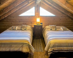 Koko talo/asunto Rustic 4 Bedroom Cabin With Pond On Scenic Ranch (Guadalupita, Amerikan Yhdysvallat)