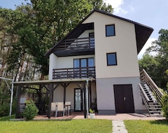 Toàn bộ căn nhà/căn hộ Holiday House With Terrace Directly At The Lake (Hluboká nad Vltavou, Cộng hòa Séc)
