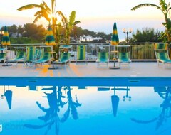 Khách sạn Club Touring Beach Hotel (Foggia, Ý)