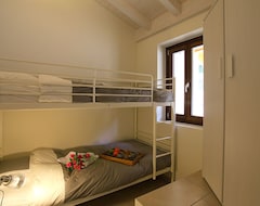 Khách sạn Holiday House For 6 Persons (Menaggio, Ý)