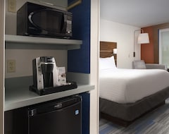 Holiday Inn Express & Suites by IHG Altoona, an IHG Hotel (Altoona, USA)