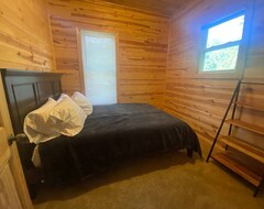 Toàn bộ căn nhà/căn hộ The Cabin In Town | Sleeps 4| Pet Friendly (Slayton, Hoa Kỳ)