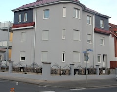 Toàn bộ căn nhà/căn hộ Apartment With Hercules View In Kassel (Cassel, Đức)