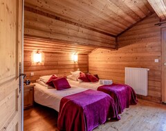 Hotel Luxurious and cozy wooden chalet with wellness center near the Alpe d'Heuz (L´Alpe d´Huez, France)