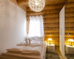 Hele huset/lejligheden Luxury Holiday Home Log Cabin No. 2 With Sauna, Underfloor Heating On The Ground Floor, Fireplace (Feldberg, Tyskland)